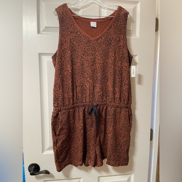 NWT: Amazon Essentials Cheetah Terry Fleece Romper Size XL - Picture 2 of 8